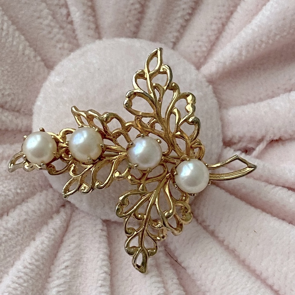 🩷VINTAGE GOLD TONED with PEARLS FILIGREE LEAF BROOCH